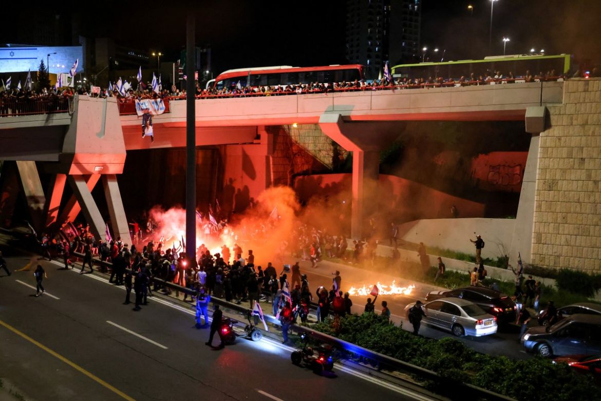 Israelis march against Netanyahu in mass protest
