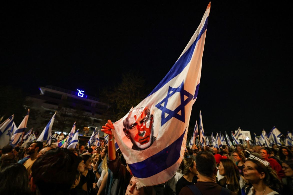 Israelis march against Netanyahu in mass protest